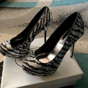 Steve Madden platform pump. Zebra print. Size 9